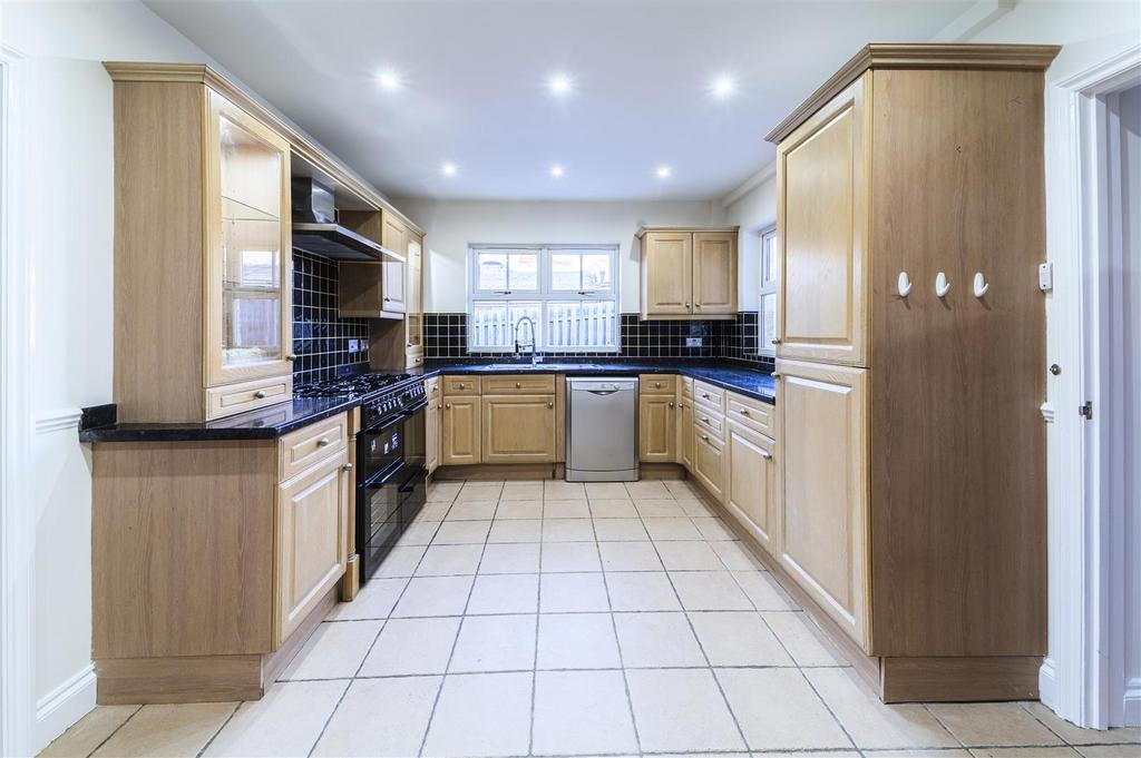 74 Hookhams Lane-kitchen-7.jpg