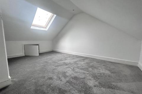 3 bedroom flat to rent, Melford Road, Ilford