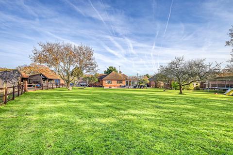 5 bedroom bungalow for sale, Highcliffe Drive, Wickford, SS12