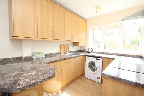 2 bedroom flat to rent, London Road, Guildford