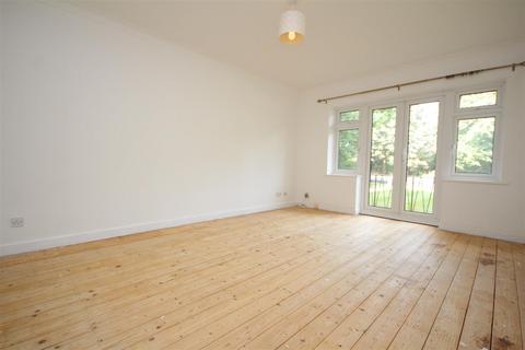 2 bedroom flat to rent, London Road, Guildford