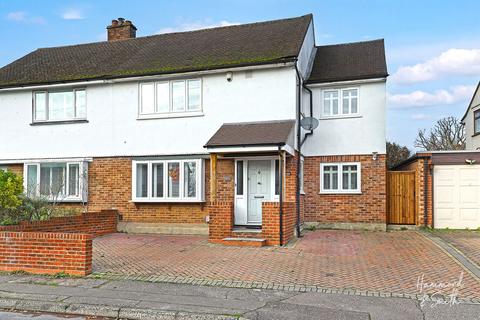 4 bedroom semi-detached house for sale, Centre Avenue, Epping CM16