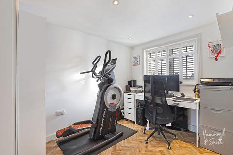 11 Centre Avenue, Epping, CM16 4JU