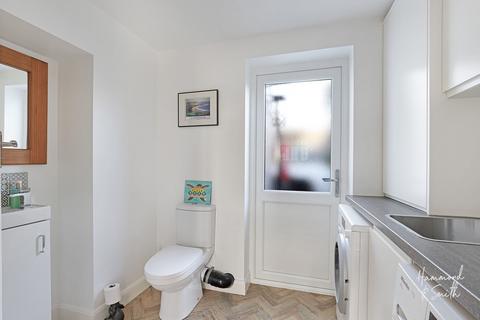 11 Centre Avenue, Epping, CM16 4JU