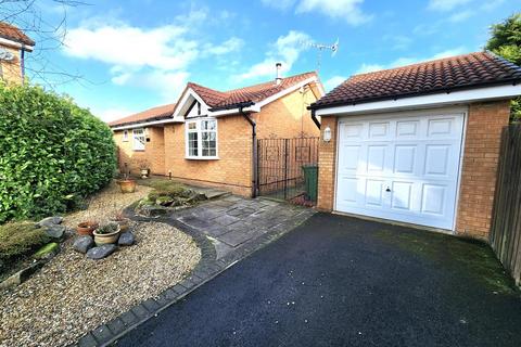 3 bedroom detached bungalow to rent, Captain Lees Gardens, Westhoughton, Bolton