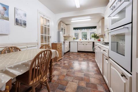 13 Crows Road, Epping, CM16 5DE