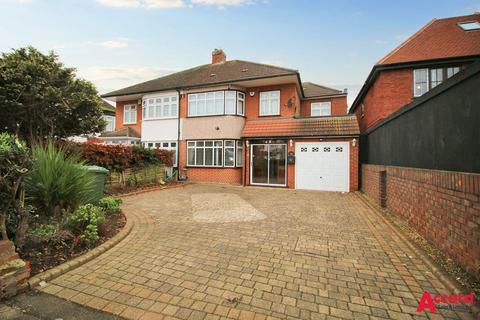 4 bedroom semi-detached house to rent, Corbets Tey Road, Upminster, RM14