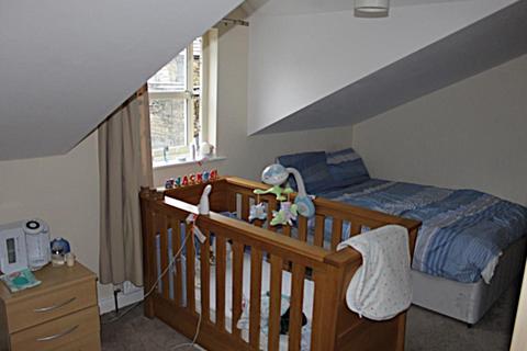 2 bedroom townhouse to rent, Keighley Road, Silsden BD20