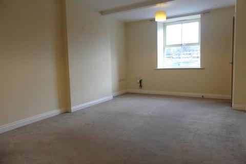 2 bedroom townhouse to rent, Keighley Road, Silsden BD20