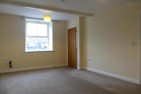 2 bedroom townhouse to rent, Keighley Road, Silsden BD20