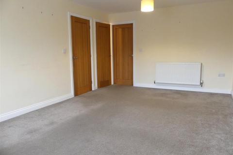 2 bedroom townhouse to rent, Keighley Road, Silsden BD20