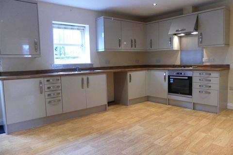 2 bedroom townhouse to rent, Keighley Road, Silsden BD20