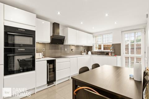 44 Howard Close, Waltham Abbey, EN9 1XA