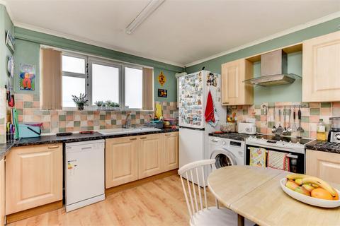 2 bedroom flat for sale, Wykeham Road, Worthing