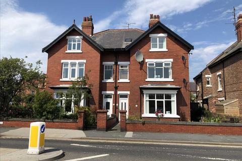 2 bedroom apartment for sale, Station Avenue, Filey