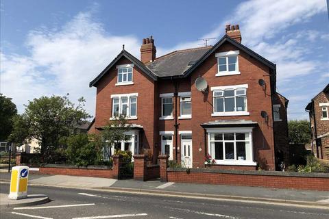 2 bedroom apartment for sale, Station Avenue, Filey