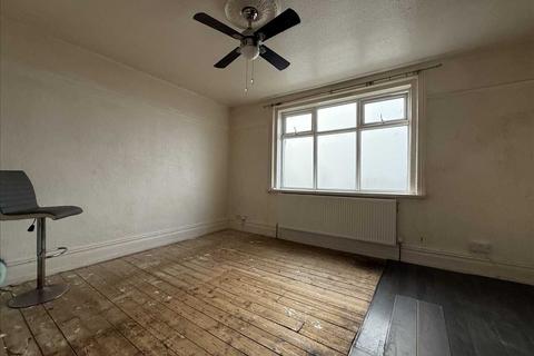 2 bedroom apartment for sale, Station Avenue, Filey