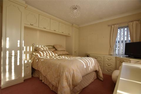 2 Grasmere Road, Royton, Oldham, OL2 6SR