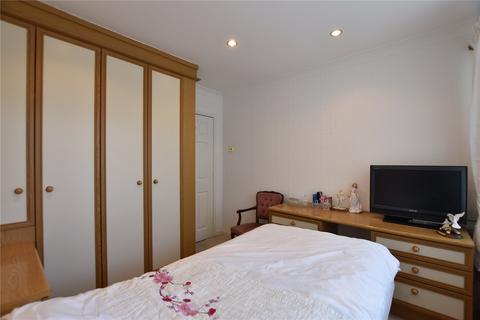 2 Grasmere Road, Royton, Oldham, OL2 6SR