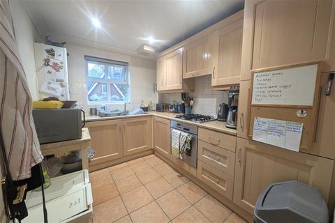 2 bedroom flat to rent, Banister Park