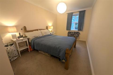 2 bedroom flat to rent, Banister Park