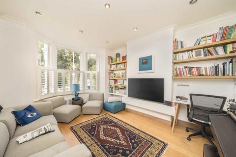 2 bedroom flat to rent, Trinity Road, London SW19