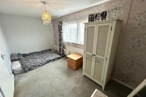 12 Abbotts Drive, Waltham Abbey, EN9 3HH