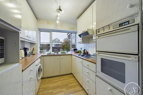 2 bedroom flat for sale, Lane End Court, Leeds