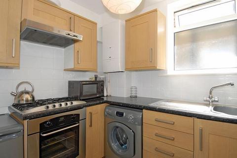 2 bedroom flat to rent, Buckingham Road Alexandra Park N22