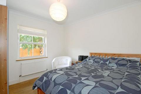 2 bedroom flat to rent, Buckingham Road Alexandra Park N22