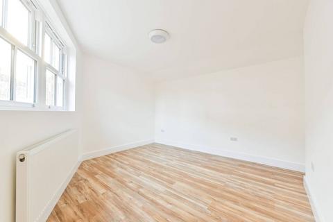 2 bedroom flat to rent, Stephendale Road, Sands End, London, SW6