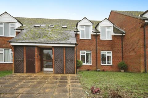 2 bedroom flat for sale, Henbit Close, Tadworth KT20