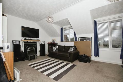 2 bedroom flat for sale, Henbit Close, Tadworth KT20