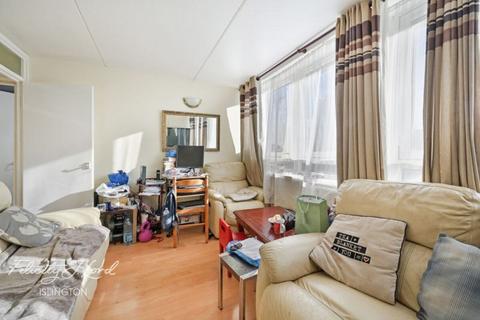 3 bedroom flat for sale, Six Acres Estate, London, N4