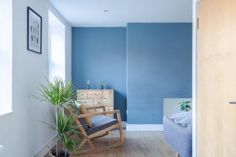 2 bedroom maisonette for sale