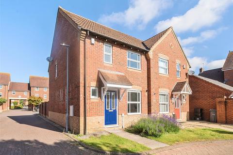 3 bedroom semi-detached house to rent, Ferguson Road, Devizes