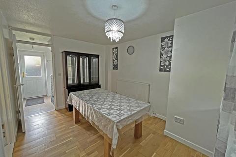 3 bedroom townhouse to rent, Bangor Walk, Nottingham NG3