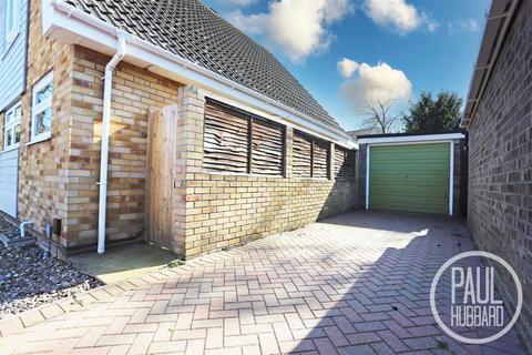 2 bedroom detached bungalow for sale, Rubens Walk, Gunton, NR32