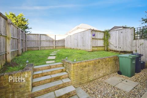 3 bedroom semi-detached house to rent, Bettesworth Road Ryde PO33