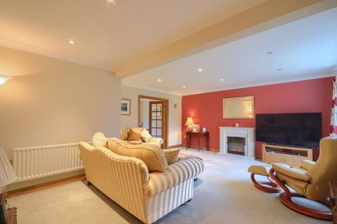 5 bedroom detached house for sale, Meadow Walk, Carlton