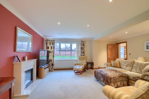 5 bedroom detached house for sale, Meadow Walk, Carlton