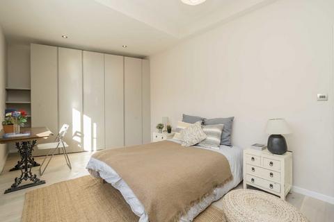 3 bedroom flat for sale, Cumberland Park, London W3