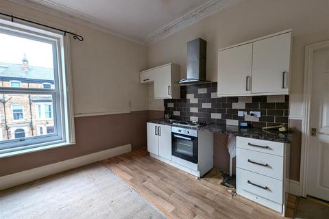 3 bedroom flat for sale, Princess Royal Terrace, Scarborough