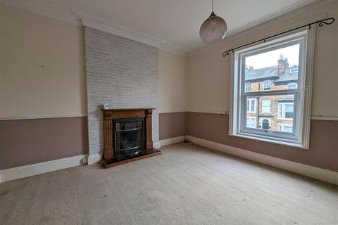 3 bedroom flat for sale, Princess Royal Terrace, Scarborough