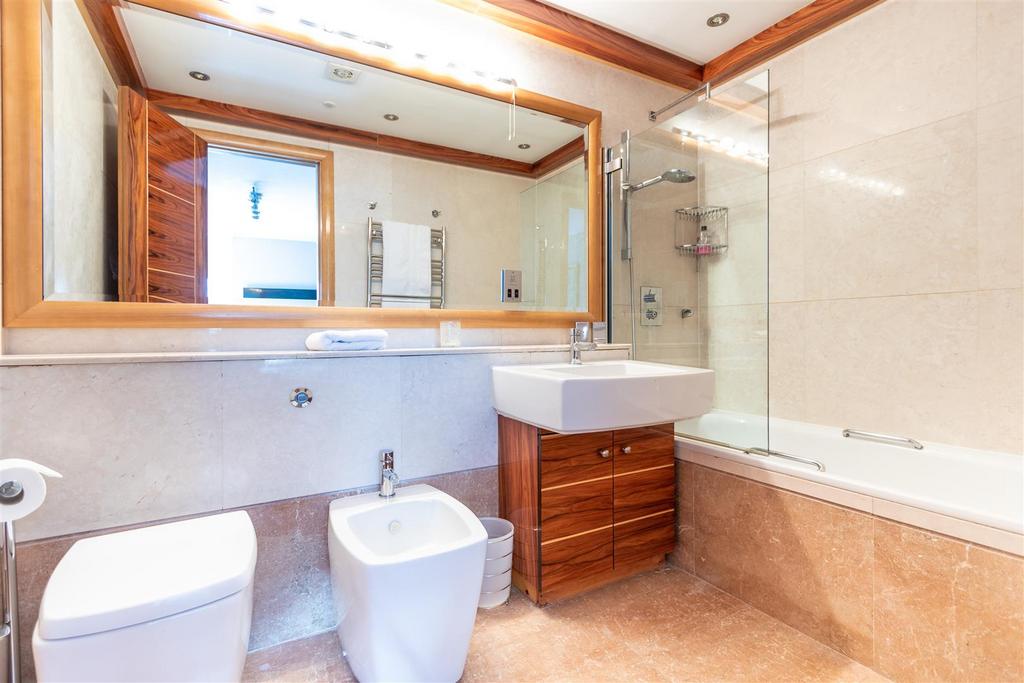 En-suite 2.jpg