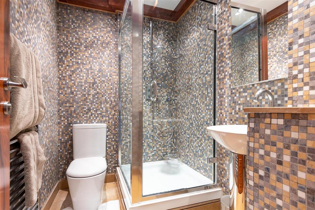 En-suite 3.jpg