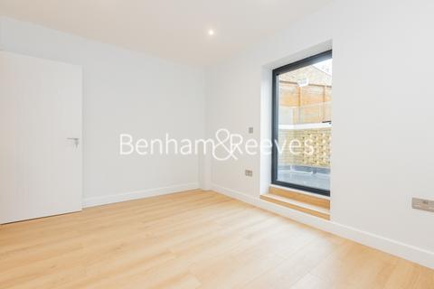 2 bedroom apartment to rent, Disraeli Road,  Hammersmith SW15