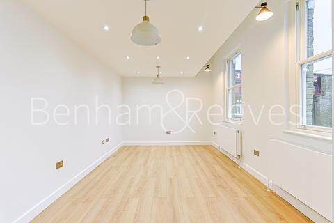 2 bedroom apartment to rent, Disraeli Road,  Hammersmith SW15