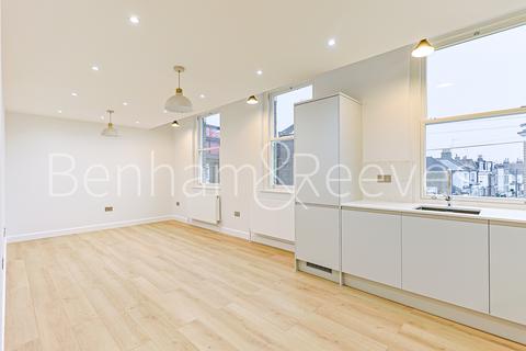 2 bedroom apartment to rent, Disraeli Road,  Hammersmith SW15