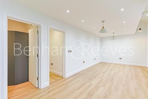 2 bedroom apartment to rent, Disraeli Road,  Hammersmith SW15